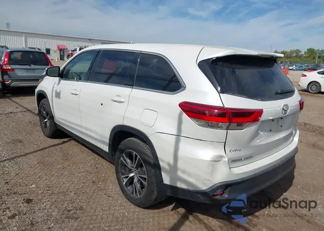 2019 Toyota Highlander Le z USA, uszkodzony, nr VIN 5TDBZRFH0KS711147